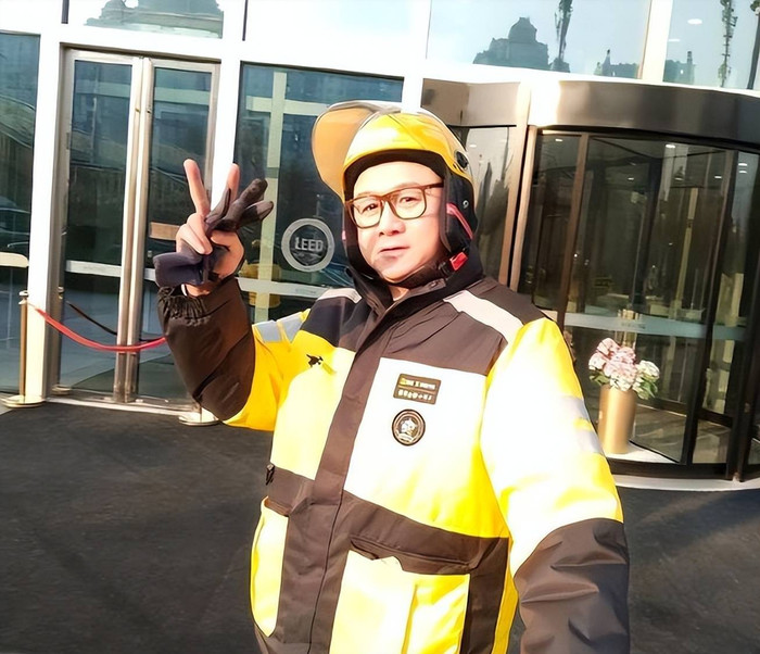 Cao Hổ lựa chọn làm shipper ở tuổi 50.