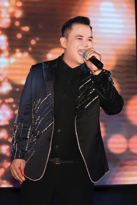 Phòng PC03 đã khởi tố bị can, bắt tạm giam với Kháng và Nam về tội Lừa đảo chiếm đoạt tài sản.