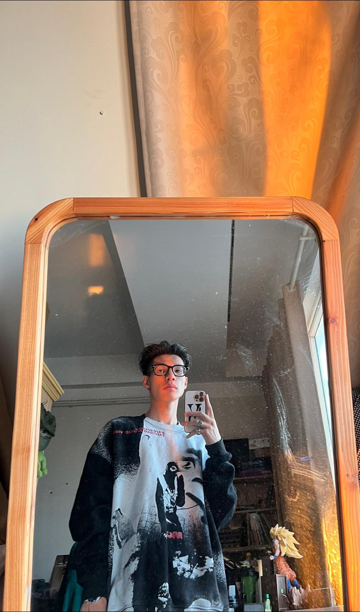 MCK luôn chăm chút bản thân từ trang phục cho đến vẻ bề ngoài. Ảnh: FBNV