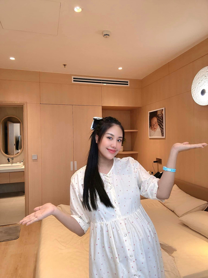 Nhan sắc xinh đẹp cùng thần thái rạng rỡ của người được cho là bạn gái mới của nghệ sĩ Quang Minh. 