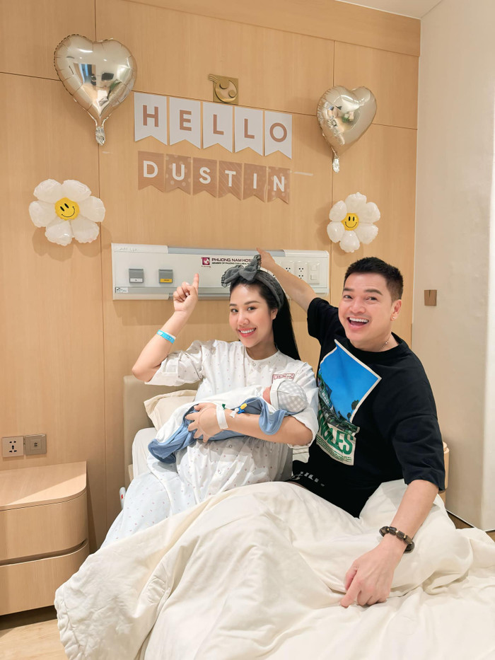 Bé trai của Quang Minh và bạn gái tên K.C có tên thân mật là Dustin. Hiện tại, cả hai chưa hé lộ diện mạo cũng như thông tin nào khác về thành viên mới này.