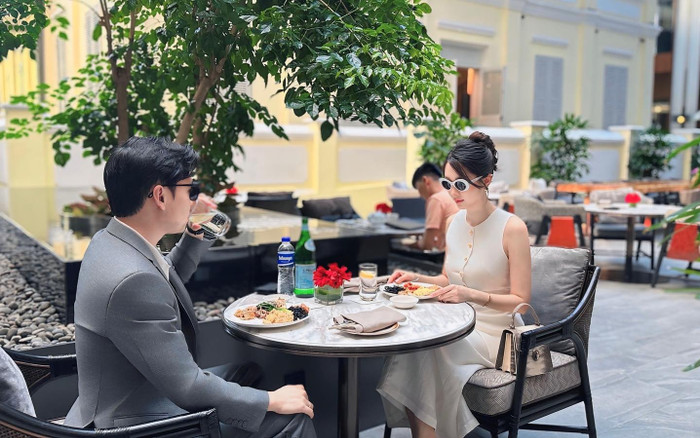 Đặng Thu Thảo cùng chồng 'xuất ngoại', visual mẹ ba con đẹp ngẩn ngơ Ảnh 2