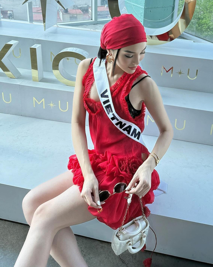 Hoa hậu Kỳ Duyên cũng không thể ngó lơ sức hút từ xu hướng diện trang phục lộ nội y.