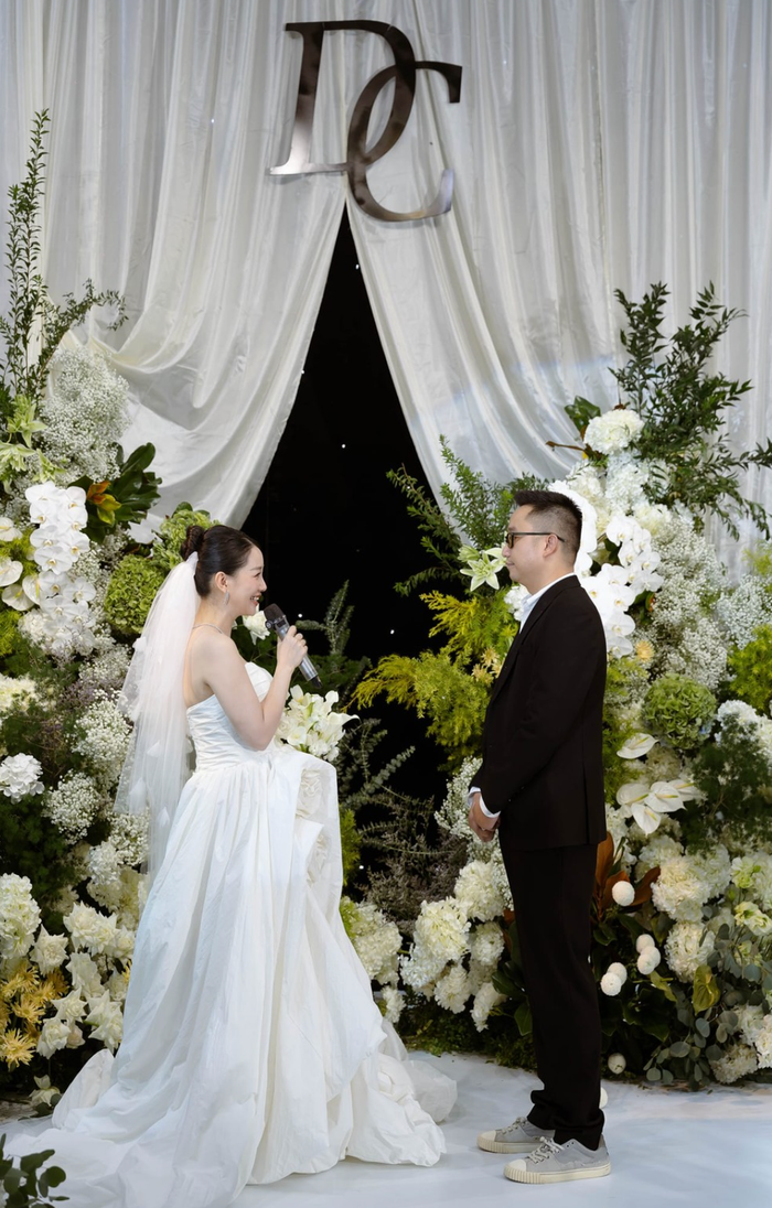 Nữ MC và chồng đã có nhiều năm hẹn hò kín tiếng trước khi tiến tới hôn nhân.