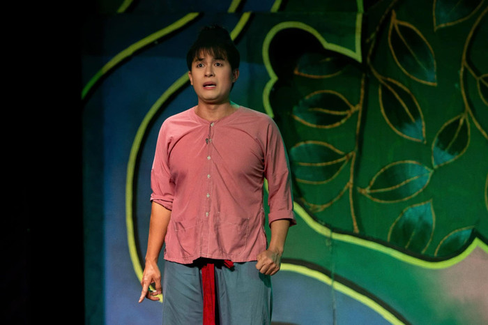 Diễn viên Hòa Hiệp vẫn bền bỉ hoạt động nghệ thuật. Anh đóng phim, diễn kịch, ca hát và còn bán hàng online. 