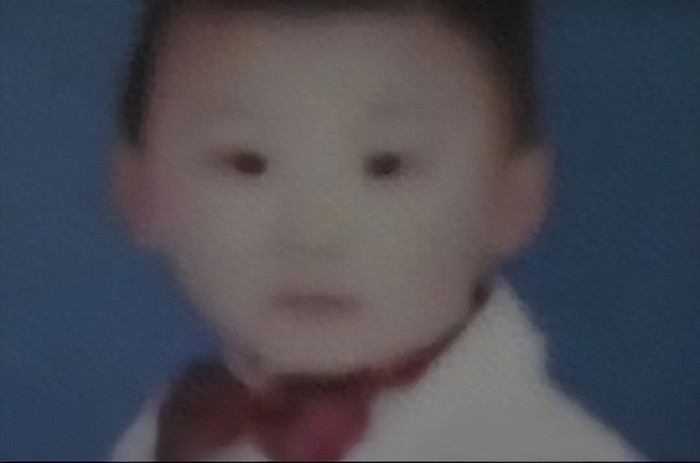 Tấm hình con trai thất lạc của bà Chen Huimin.