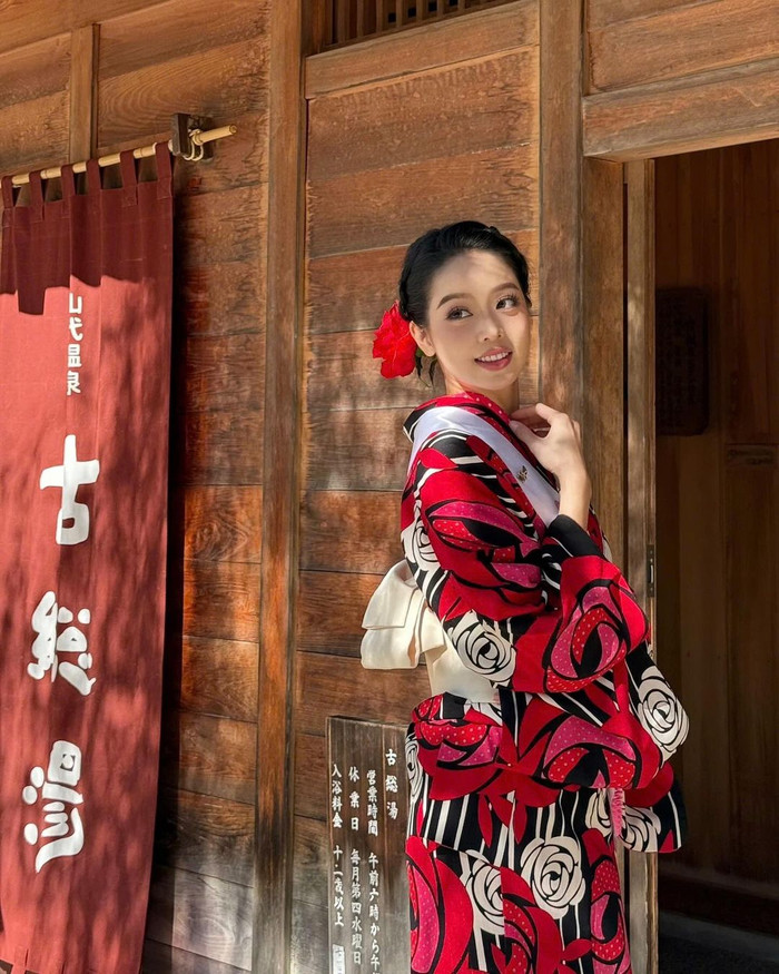 Hoa hậu Thanh Thủy đẹp chuẩn gái Nhật khi diện trang phục Kimono.