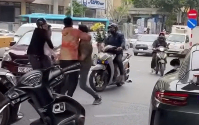 Nam thanh niên có màn 'giao lưu tay chân' với chủ xe Porsche sau va chạm Ảnh 2