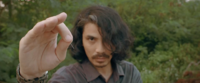 Chi tiết sử dụng kim điểm huyệt của Tiến 'tỉa' gây tranh cãi.