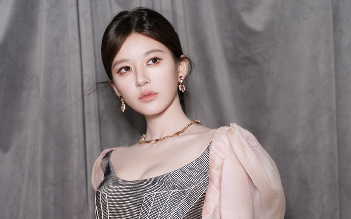 Triệu Lộ Tư bị chê giả tạo, tỏ thái độ khó ưa với bạn diễn Ảnh 2