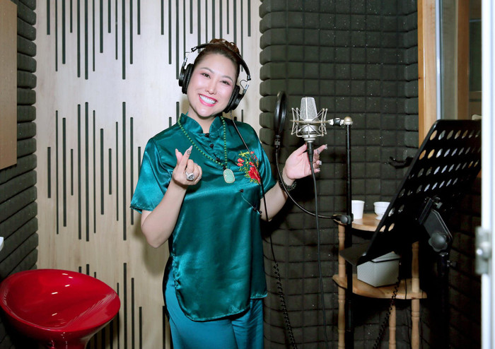 Phi Thanh Vân tích cực làm việc, đóng góp nhiều cho các hoạt động công tác xã hội. Ảnh: FBNV