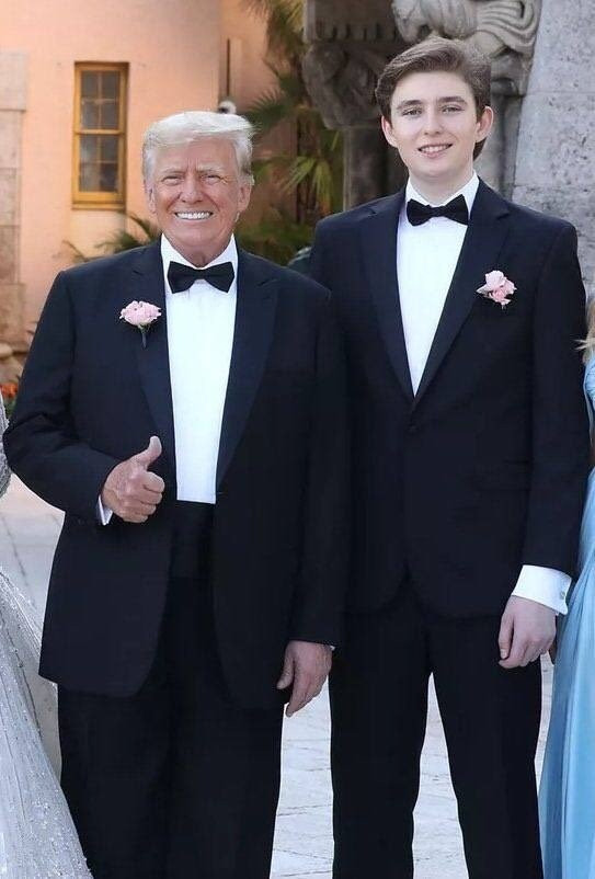 Barron Trump luôn mang đến hình ảnh điển trai và đầy lịch lãm.