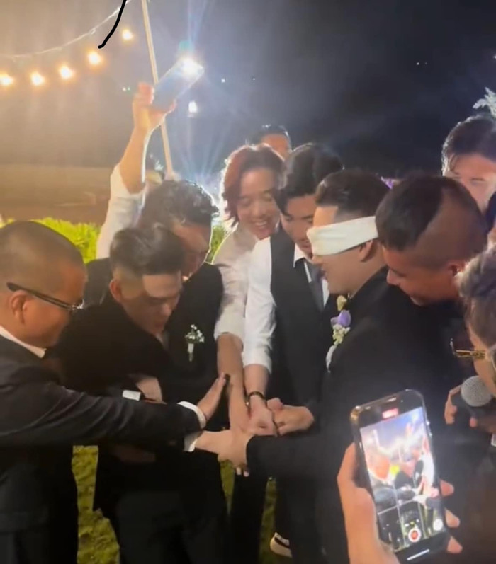 Xúc động khoảnh khắc Hà Trí Quang bịt mắt vẫn tìm thấy Thanh Đoàn trong đám cưới Ảnh 3