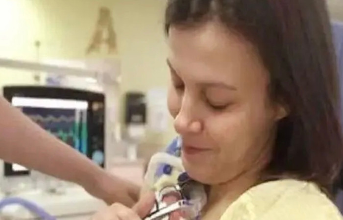 Mẹ của em bé sinh non nhỏ nhất thế giới.