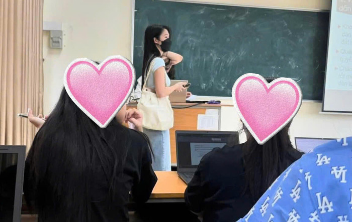 Hình ảnh Á hậu Phương Nhi xuất hiện tại lớp học hôm 25/9.