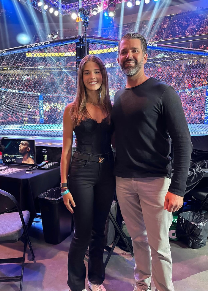 Cận cảnh nhan sắc thiên kim 17 tuổi khiến ông Donald Trump 'tan chảy' trước 8,8 triệu người Ảnh 7