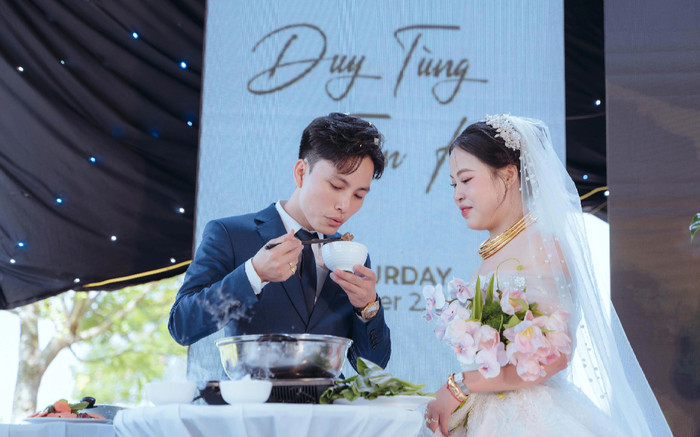 Thực hiện 'nghi thức' độc lạ trong đám cưới, cặp đôi khiến dân mạng kinh ngạc Ảnh 2