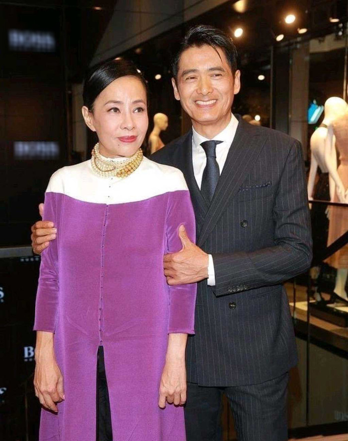 Nam diễn viên giao hết tài sản cho vợ quản lý.