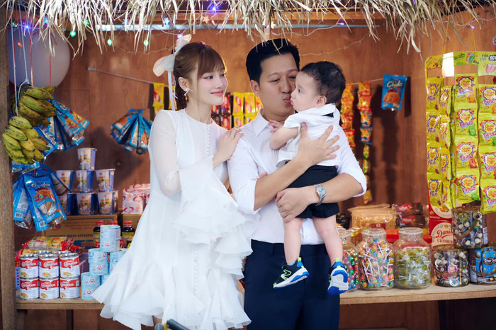 Trường Giang là bố đảm, chẳng ngại thức đêm chăm con.&nbsp;