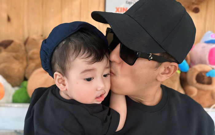 Trường Giang khoe cận mặt con trai út Ảnh 2