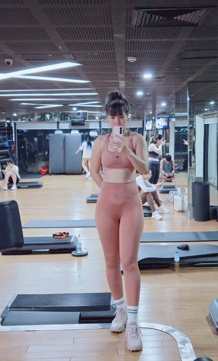 Vóc dáng quyến rũ của vợ Mạnh Trường sau 3 lần sinh nở.