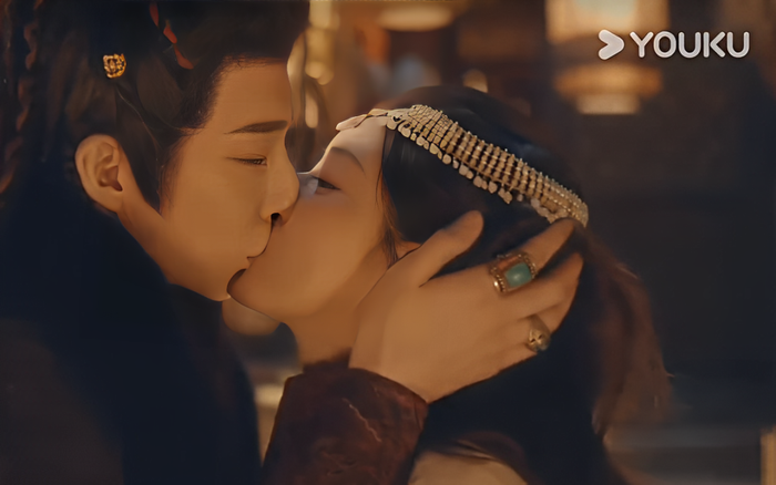 Nụ hôn ngọt ngào của Yên Tử Kinh và Đoan Ngọ ở tập 17 Rèm Ngọc Châu Sa.