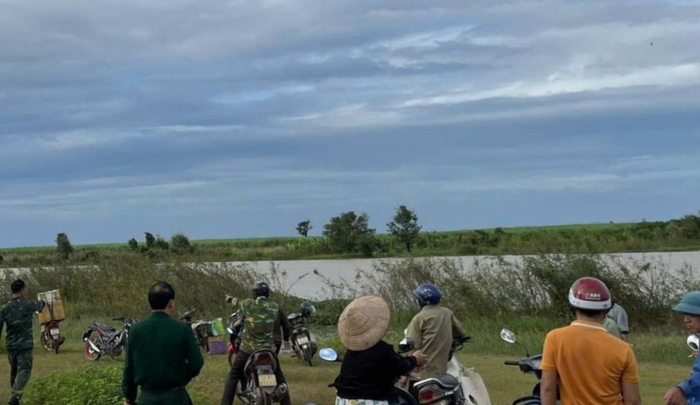  Bờ hồ nơi xảy ra vụ đuối nước thương tâm. Ảnh: PLO 