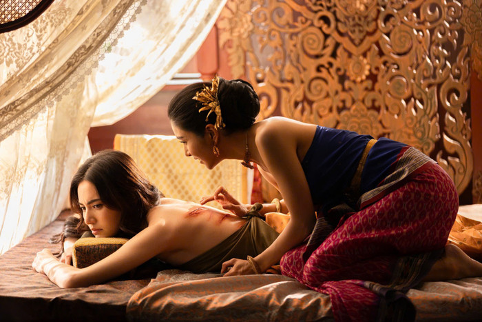 Nữ hoàng Ayodhaya được gán mác phim 18+ vì tràn ngập cảnh nóng của nữ chính Mai Davika. 