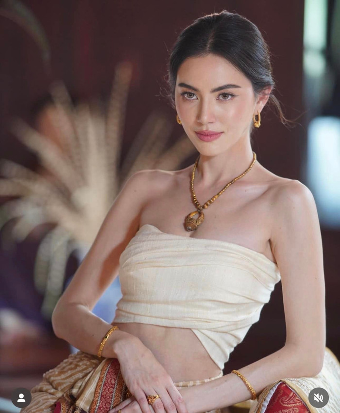 Nét đẹp mặn mà của Mai Davika, nữ chính phim Nữ hoàng Ayodhaya. 