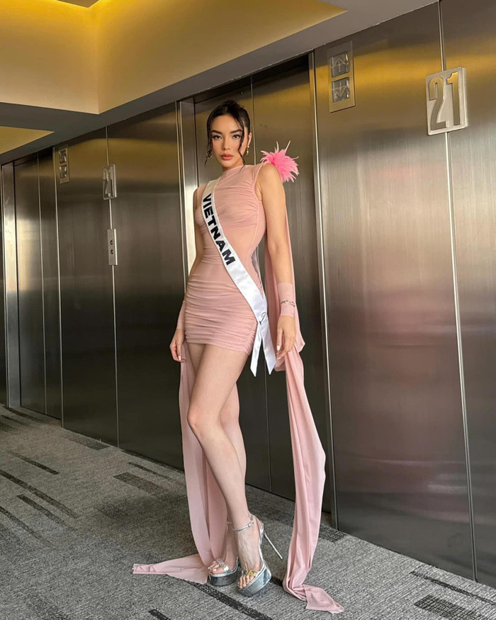 Miss Universe vẫn còn nhiều thử thách khó nhằn. Mặc dù tin tưởng ở Kỳ Duyên nhưng không nên áp đặt quá nhiều về thứ hạng lẫy lừng ở cựu Hoa hậu Việt Nam 2014. Bởi lẽ, mùa giải năm nay gần tới 130 thí sinh quy tụ, format chọn Top 30 cũng khó nhằn và dải sash Vietnam vẫn chưa có trọng lượng tại chiến tuyến sắc đẹp này. 