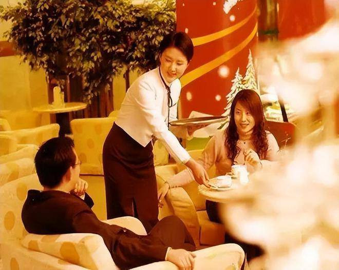 Cô thừa nhận chỉ có mối quan hệ đồng nghiệp với Quang Triều, chưa bao giờ đi quá giới hạn.