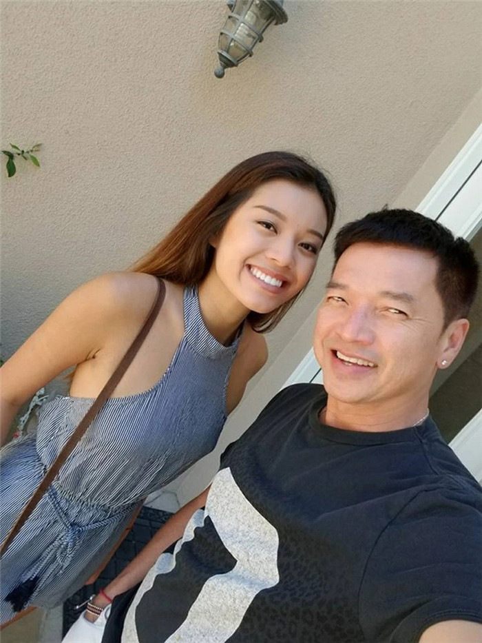 Nghệ sĩ Quang Minh bên con gái.