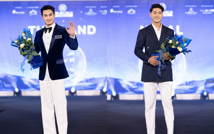 Theo chia sẻ của đạo diễn cuộc thi - ông Hoàng Nhật Nam, các thí sinh đã tự lựa chọn trang phục trong ngày ra mắt để thể hiện rõ nét cá tính của mình với khán giả tại mảnh đất hình chữ S 