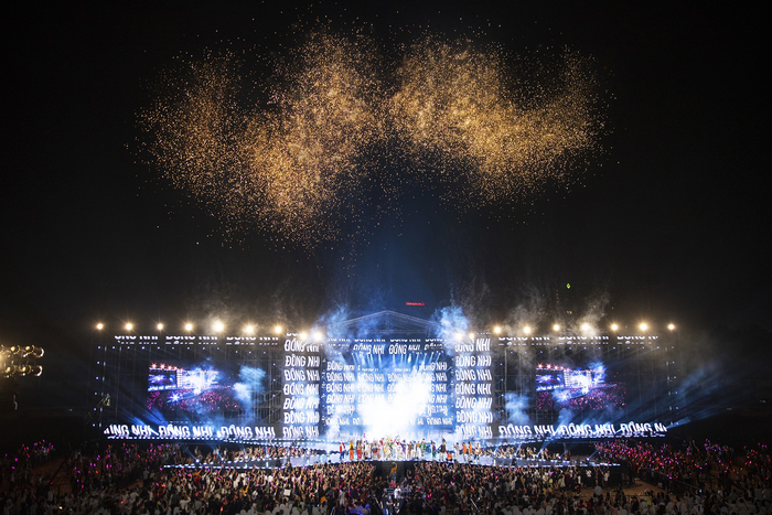 Với diện tích rộng lớn, Sân vận động Quân khu 7 được mệnh danh là 'thánh đường' concert tại TP.HCM khi từng diễn ra những đêm nhạc quy mô cho các nghệ sĩ trong nước cũng như quốc tế.