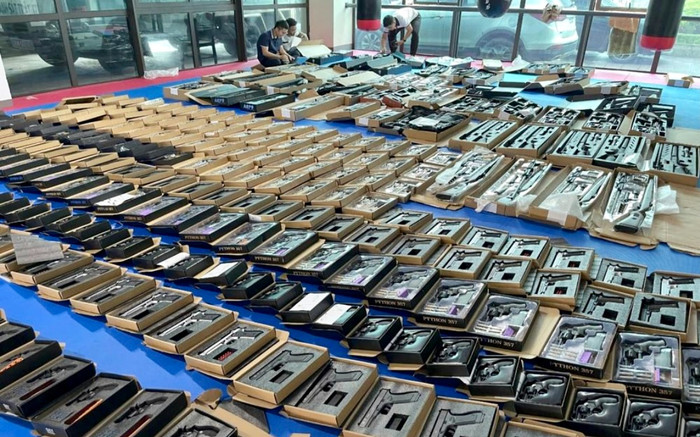 Triệt phá đường dây vũ khí xuyên quốc gia, thu giữ hơn 500 khẩu súng Ảnh 2