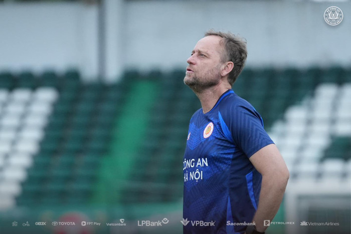 Triết lý tấn công của HLV Mano Polking là sự khác biệt ở V.League. Ảnh: CLB CAHN