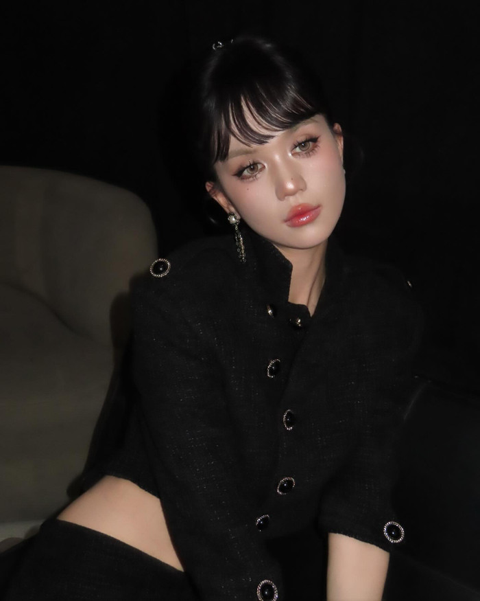 Chiếc mũi cao của Ngọc Trinh khiến nhiều người đặt nghi vấn.