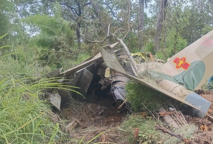 Máy bay YAK-130 rơi gần chốt kiểm lâm của trạm kiểm lâm số 9 của Vườn Quốc gia Yok Đôn. Ảnh: M.B