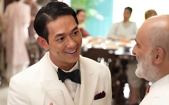 Nam diễn viên Song Luân khiến khán giả nhận không ra sau khi nhuộm đen da.