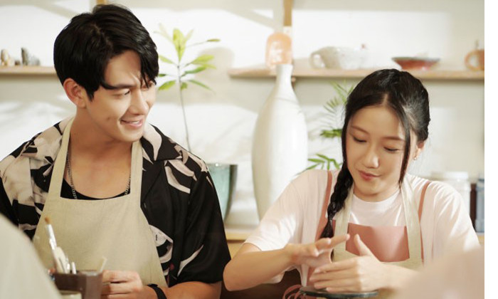 Phim gần đây của Song Luân là Nhà Bà Nữ của Trấn Thành. Sau phim, nam diễn viên vướng tin đồn tình cảm với Uyển Ân.