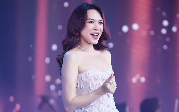 Mỹ Tâm 'chỉnh' một khán giả trong buổi biểu diễn Ảnh 2