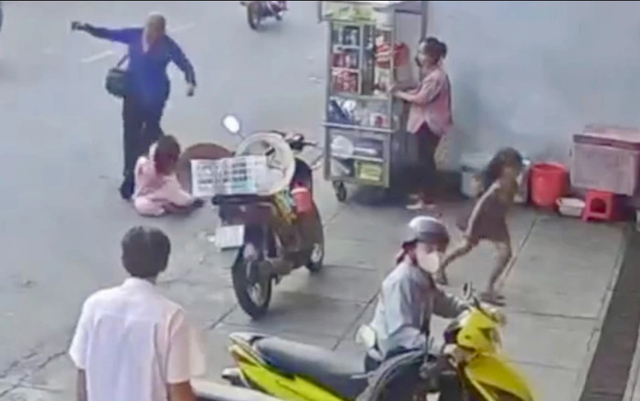 Hé lộ chân tướng vụ người phụ nữ đánh đập bé gái dã man giữa đường ở Vĩnh Long Ảnh 2
