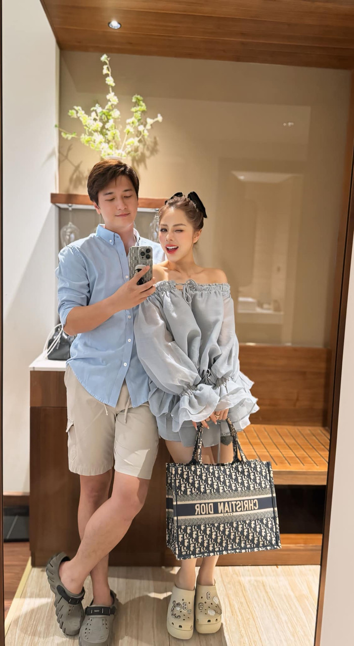 Trên mạng xã hội, cặp đôi thường chia sẻ những khoảnh khắc ngọt ngào bên nhau.