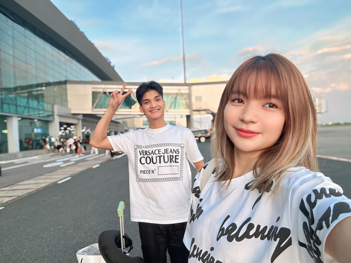 Nam diễn viên thường xuyên đi quay và có vợ đồng hành để động viên tinh thần cũng như hỗ trợ anh như lo chuyện ăn uống, trang phục.