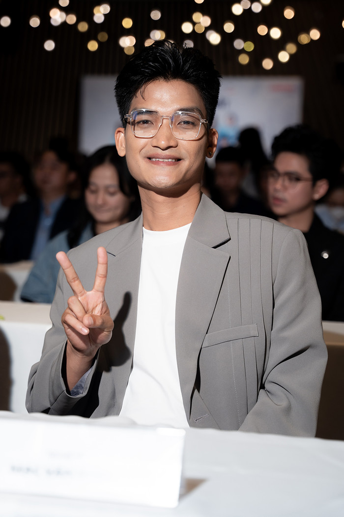 Mạc Văn Khoa lần đầu chia sẻ tại về tin đồn 'tác động vật lý' vợ tại buổi gặp gỡ dàn cast một chương trình truyền hình.
