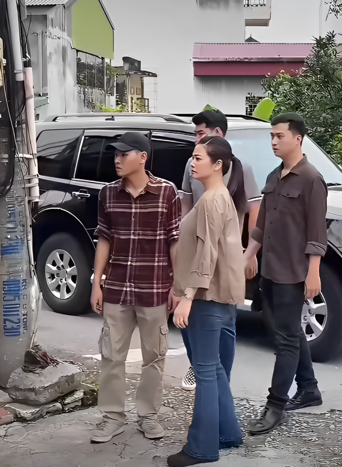 Kiều Anh xuất hiện với tạo hình giản dị, năng động trong phim mới khiến khán giả khó mà nhận ra. 