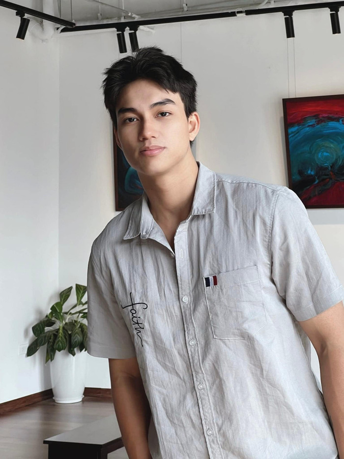 Nam diễn viên thủ vai Đăng ngoài đời sở hữu gương mặt điển trai cùng vóc dáng chuẩn người mẫu. 