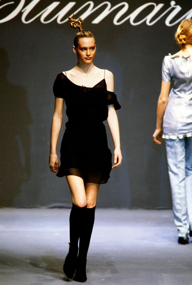 Georgina Cooper trên sàn diễn năm 1997.