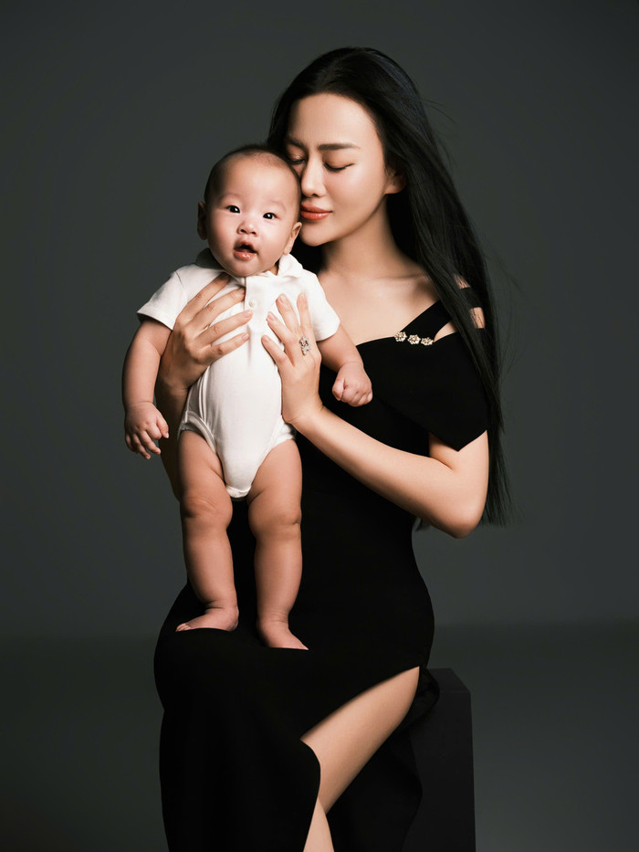 Phương Oanh đưa 2 con vào TP HCM để tiện chăm sóc trong quá trình cô tham gia Bước Nhảy Hoàn Vũ 2024. 