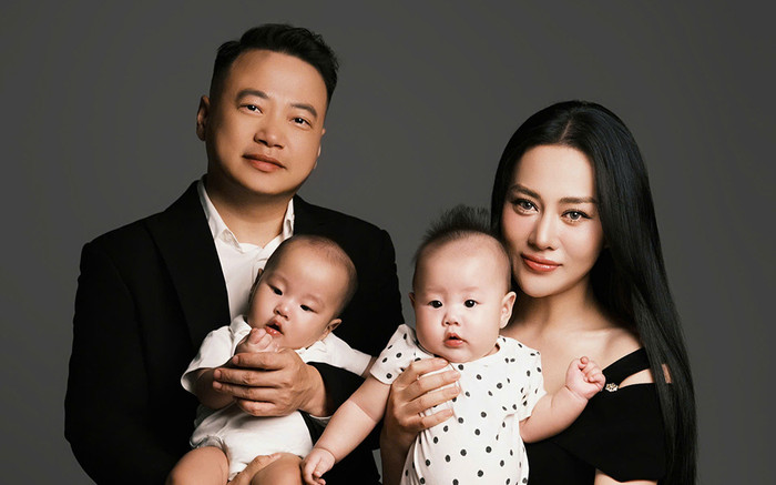 Vợ chồng Phương Oanh lên đồ sang chảnh, chụp ảnh cùng cặp song sinh 'hot nhất mạng xã hội' Ảnh 2